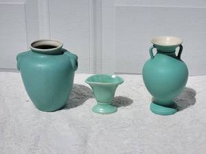 lot 84 image: Vintage Coors Goldenn Colorado Pottery - Classical Silhhoutte Blue Vases - (3)