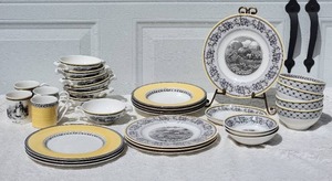 lot 82 image: Vileroy & Bosch Fine China Set - Audun Ferme & Audun Fleur - (32)