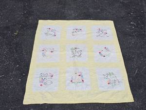lot 67D image: Animal Embroidery Nursery Banket (Yellow)