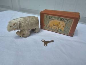 lot 62 image: 1950s Modern Toys Japanese Wind-Up Polar Bear & Cub