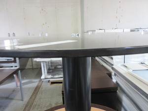ROUND LAMINATE TOP TABLES