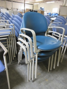 KI SEATING TORSION STACKING CHAIRS WITH ARMS