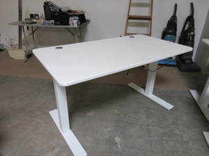 AUTONOMOUS, ELECTRIC, SIT-STAND SMART DESK