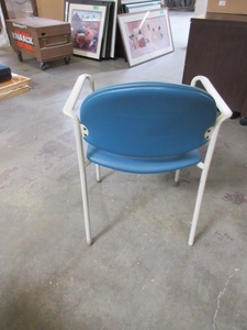 KI VERSA STACKING CHAIRS WITH ARMS