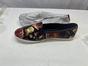 lot 4 image: MM. Floral Print Slip-On Sneaker Size 9