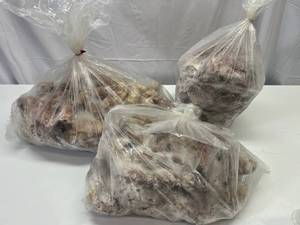 lot 39 image: H.G. 33lbs Turkey Necks & Gizzards