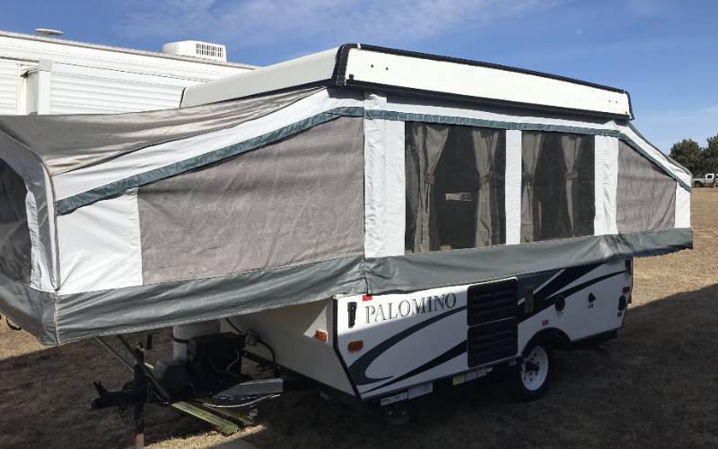 lot 6 image: 2014 Palomino Pop-Up Camper