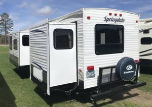 lot 1 image: 2013 Keystone Springdale Camper