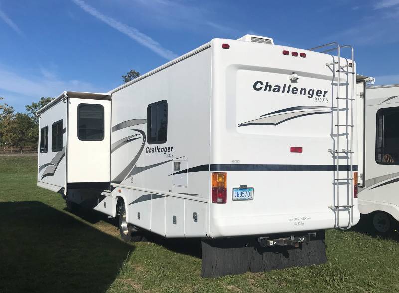 lot 1 image: 2005 Damon Challenger 33 RV
