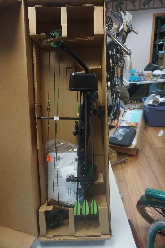 Bear Archery Pioneer Model RH Compound Bow