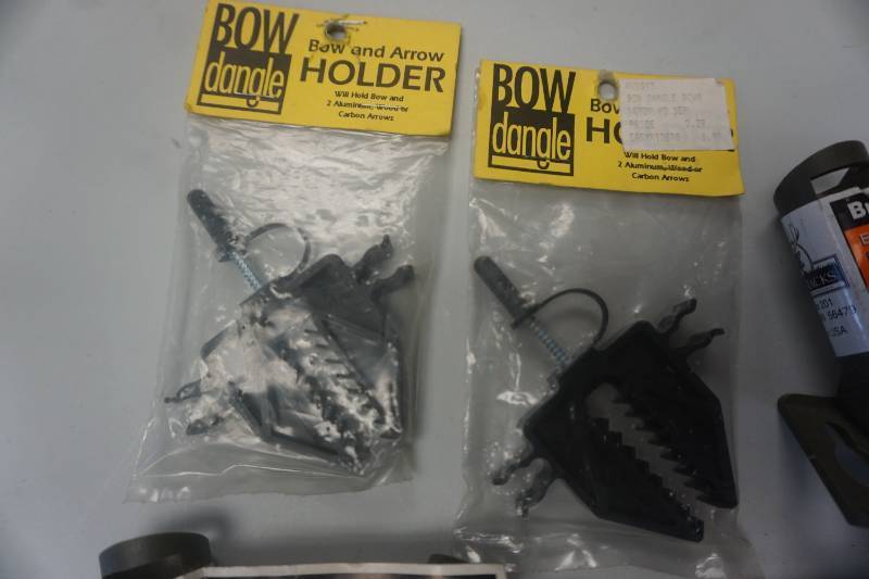 2 - Packs Bow Dangles Screw In Tree Bow BowQuiver Holder With 3 Branch Brackets For Building Blind