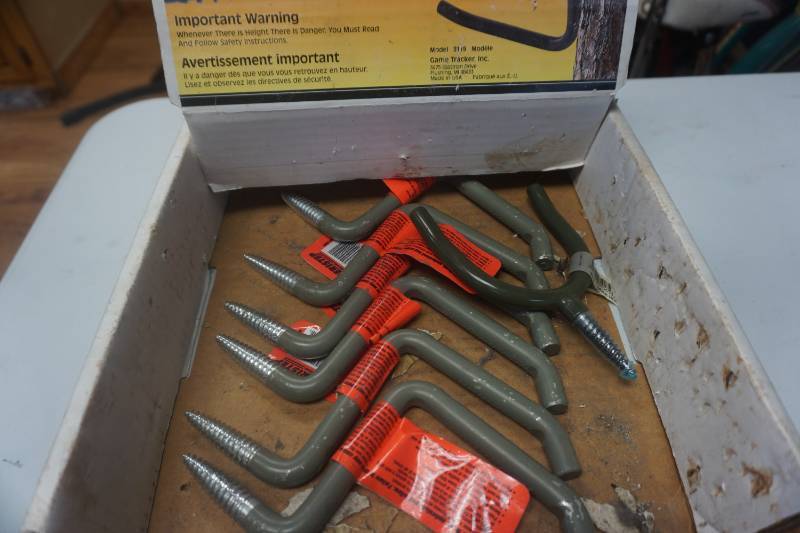 6 - Easy Start Screw In Tree Stand Steps With Bow Holder