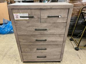 lot 20 image: Light Brown Oak 6-Drawer Dresser with Black Handles