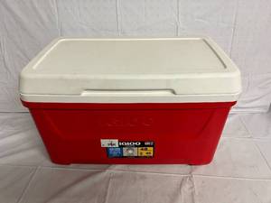 lot 118 image: 48 Quart Iggloo Laguna 48 Cooler