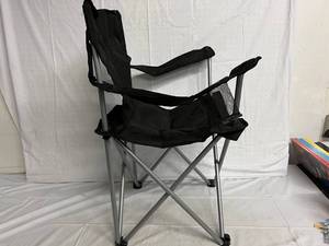 lot 122 image: Black Folding Lawn Chair