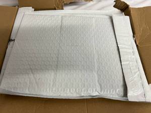 lot 165 image: 25 Poly Bubble Mailers - 7 x 10.75