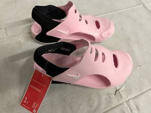 lot 190 image: Nike Sunray Protect 3 Pink Foam Shoes - Size 1Y