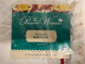lot 311 image: Pioneer Women Bath Towels