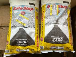 lot 272 image: 2 Bags of Safe Step 3300 Rock Salt Ice Melter