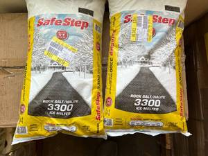 lot 274 image: 2 Bags of Safe Step 3300 Rock Salt Ice Melter