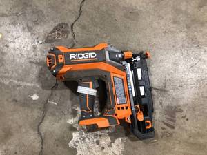 RIDGID 18V Brushless Cordless HYPERDRIVE 16-Gauge 2-12 in. Straight Finish Nailer(Tool Only), Belt Clip, Bag, Sample Nails    Customer Returns See Pictures