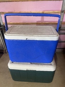 lot 7 image: 2 Coolers...