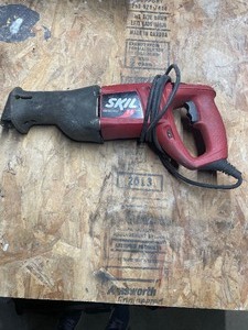 lot 10 image: Sawsall 7.5 amp...