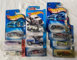 lot 68 image: 10 Hot Wheels...
