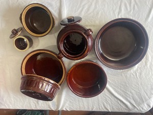 lot 78 image: Lot of bowls and a bean pot...
