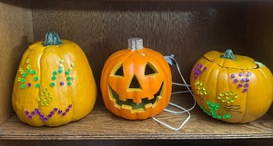 lot 79 image: 3 Pumpkins...