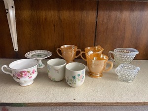lot 120 image: Milkglass teacups...