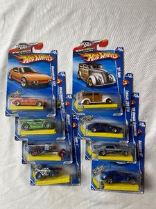 lot 133 image: 8 Hot Wheels blue...