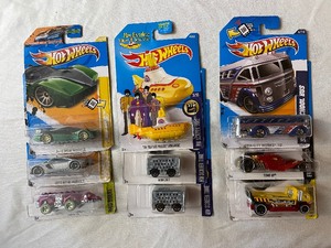 lot 140 image: 9 Hot Wheels school bus & submarine...