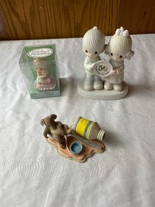 lot 175 image: Lot of Precious Moments collectibles