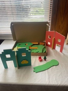 lot 207 image: Modular village...