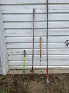 lot 177 image: Garden tools...