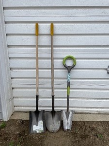 lot 178 image: 3 Shovels...