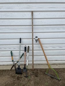 lot 181 image: Lot of yard tools...