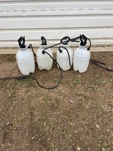 lot 185 image: 4 Sprayers...