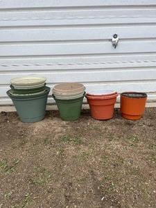 lot 193 image: Pots and planters...