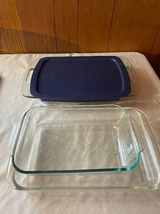 lot 219 image: 3 Large Pyrex baking pans...