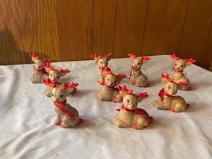 lot 250 image: 9 Reindeer...