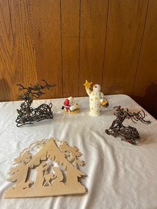 lot 254 image: Christmas lot...