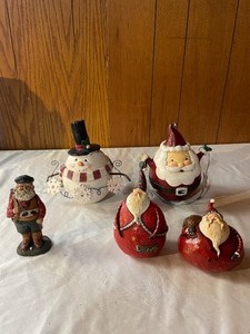 lot 258 image: Santa lot...