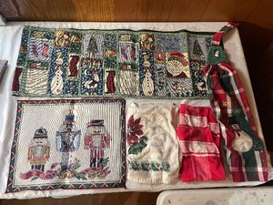 lot 263 image: Christmas linens...