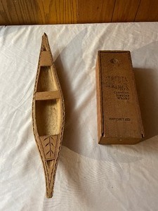 lot 275 image: Wooden dcor...