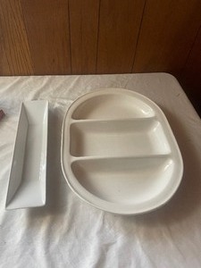 lot 282 image: 2 Large serving dishes...