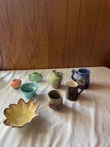 lot 290 image: Pottery...