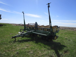 John Deere 7200 Max Emerge 2 Planter 6 Row 30