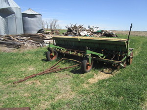 John Deere LA Drill wGrass Seeder & Fertilizer Boxes